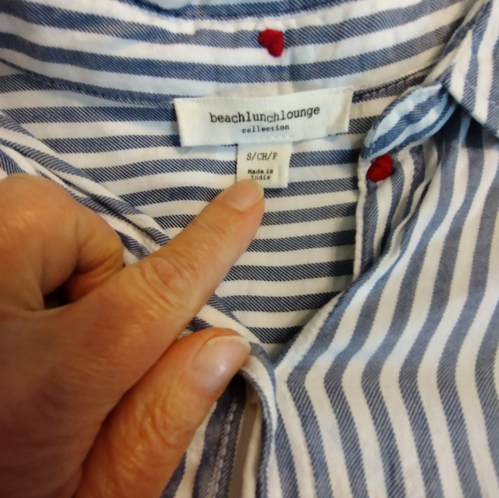 EUC Beachlunchlounge Blue White Striped Women's Button Down Shirt EmbroideHearts